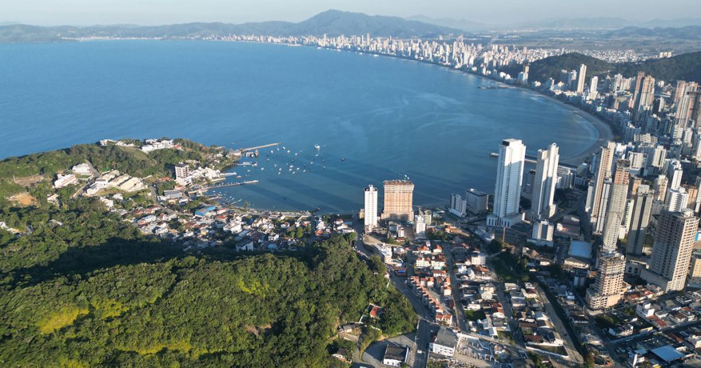 Itapema ultrapassa R$ 1 bilhão em vendas imobiliárias em apenas 90 dias e lidera ranking nacional